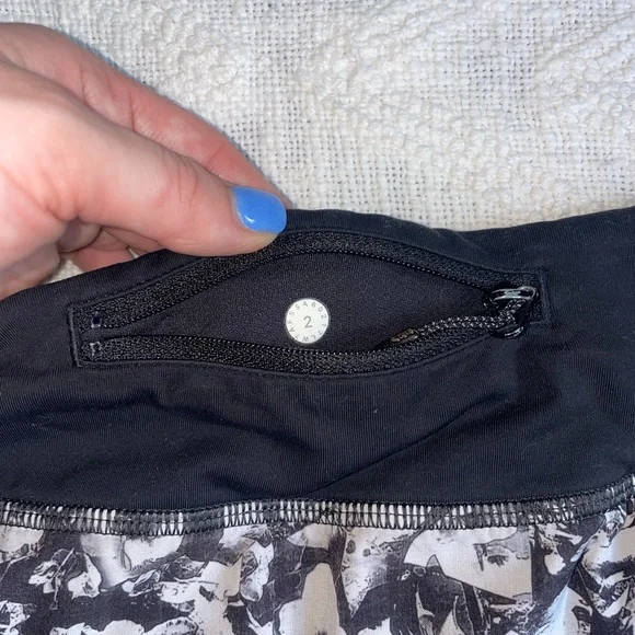 LuluLemon Speed Short 2.5” - Picture 5 of 5